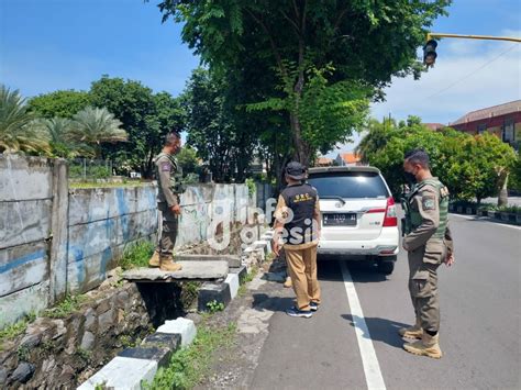 Sehari Disisir Pengemis Anak Berpakaian Badut Di Gkb Gresik Gagal Ditemukan Info Gresik