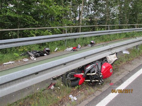 Pol Hm Verkehrsunfall Mit Schwerverletztem Motorradfahrer Presseportal