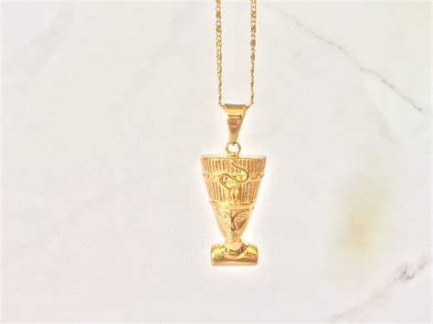 Gold Nefertiti Necklace Nefertiti Bust Egyptian Queen - Etsy