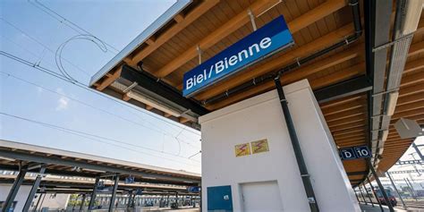 Baum Legt Bahnverkehr Zwischen La Chaux De Fonds Und Biel Lahm