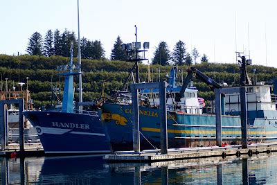 10 Cast Net: Alaskan Crab Fishing Boats