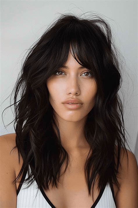 24 Trendsetting Medium Length Haircuts That’ll Define 2024 Hymum