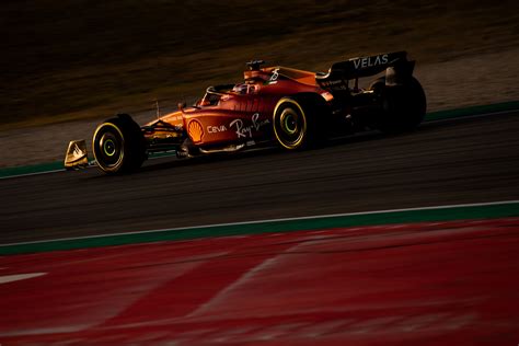 New picture of the Ferrari F1-75 at Sunset today at Barcelona (4K) : r ...