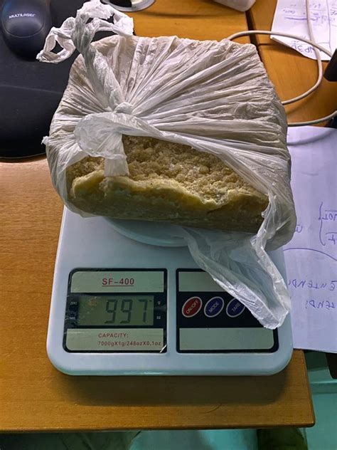 Em Porto Velho RO PRF apreende tablete de cocaína que estava preso ao