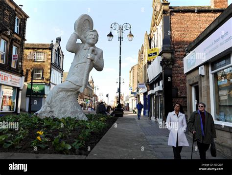 Ernie Wise statue unveiled Stock Photo - Alamy