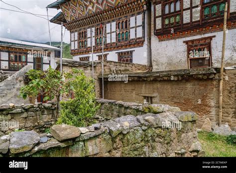 Traditional Bhutanese Farmhouse In Punakha Bhutan Stock Photo Alamy