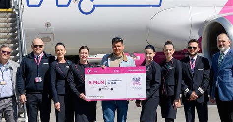 Rom N Care Se Ntorcea Cu Avionul Din Italia Premiat De Wizz Air N