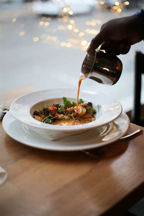 nomadfoodandwine.com