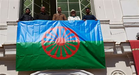 ElPuerto de Santa María La bandera romaní ondea en el balcón del