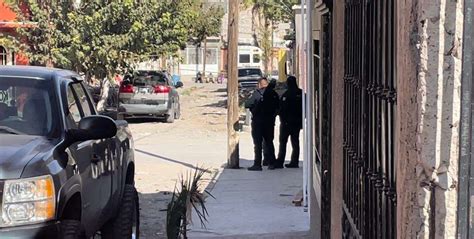 Abandonan Cad Veres De Hombre Y Mujer En Camioneta En La Colonia Obrera