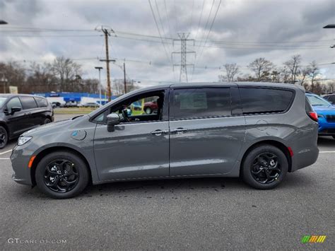 Ceramic Gray 2022 Chrysler Pacifica Hybrid Touring L Exterior Photo