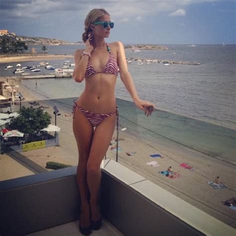 10 Sexy New Paris Hilton Bikini Pics