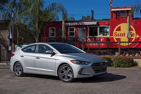 Hyundai Updates Elantra For My 2018 Adds Sel Trim Level Autoevolution