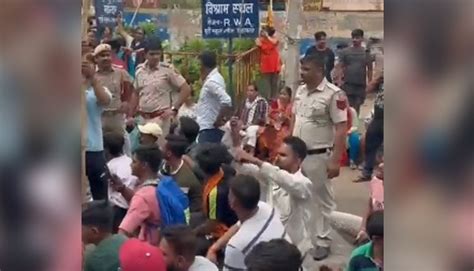 Clash Erupts Between Delhi Police Locals Over Removal Of Temple S