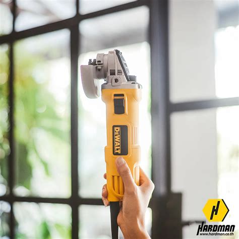 เครื่องเจียร 100mm DEWALT DWE8100S-B1 ทนทาน