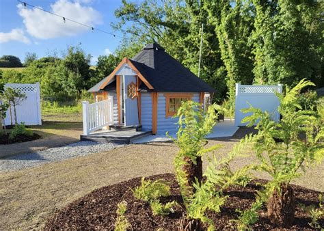 LIzzys Glamping Fox & Cubs Glamping Cabin - Glamping in Ireland