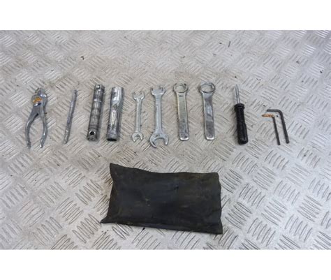 Suzuki Gsxf Trousse A Outils Type Js Ak