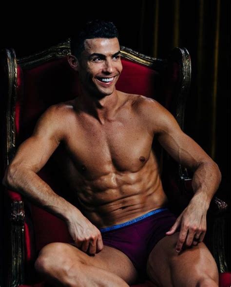 Cristiano Ronaldo Posa Em Roupa Interior E Deixa Fãs A Babar