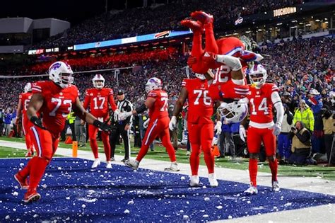 Snow Fun League Bills Fans Media React To Fans Throwing Snowballs