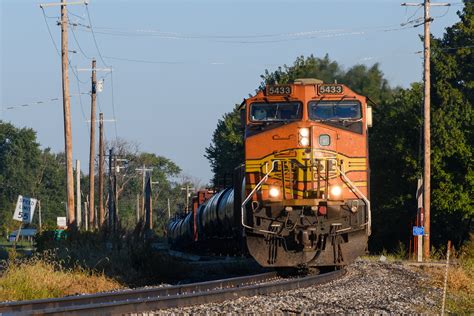 Bnsf C W H Dmogal A Albia Ia Early Morning Flickr