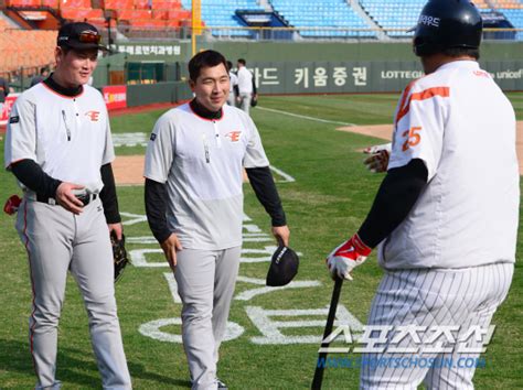 포토 이성열 허도환 독수리 유니폼 입고 새롭게 출발 네이트 스포츠