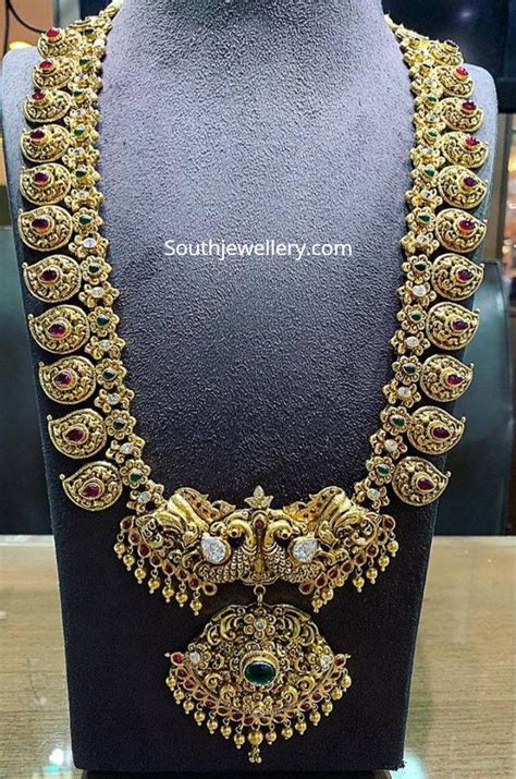 An Elaborate Necklace And Earring Set On Display In A Store Window