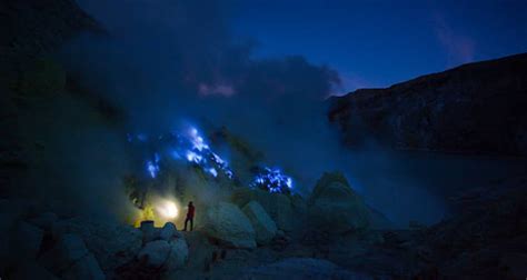 KAWAH IJEN TOURS PACKAGES YOGYA BROMO IJEN BALI TOUR