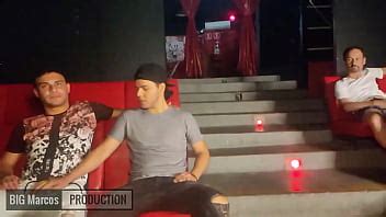 Metendo os dois putos no cinemão pornô XVIDEOS