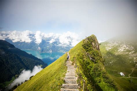 10 Best Hikes in Switzerland (Hiking Guide & Tips)