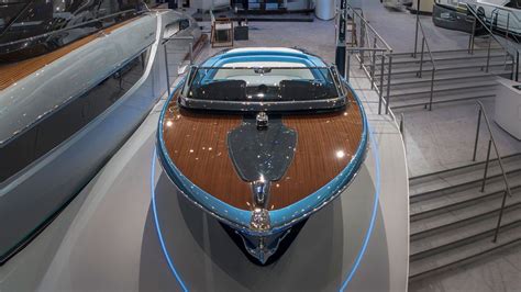 World premiere of Riva s first electric model El Iseo at boot Düsseldorf