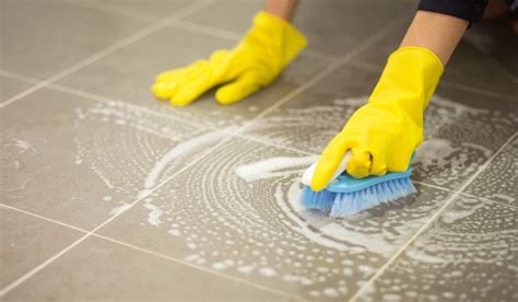 Stepwise guide to clean floor tiles