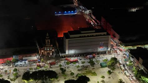 Inc Ndio De Grandes Propor Es Destr I Lojas No Centro De Fortaleza