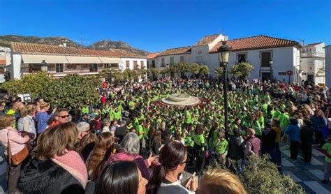 El colegio Jacaranda abarrota la plaza de España de Benalmádena pueblo