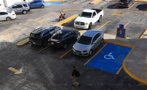 Cancún Aumenta cifra de multas por estacionarse en lugares para