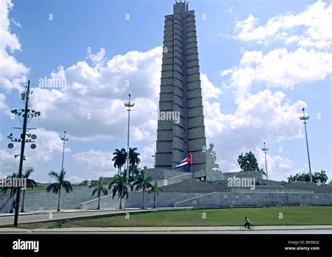 La Plaza De La Revolución La Habana Cuba La Plaza De La Revolución