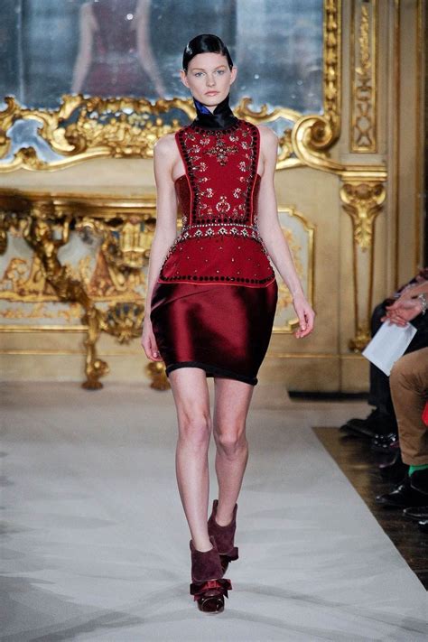 Going For Baroque Ornate Clothing Brings Drama Back To Fashion Moda