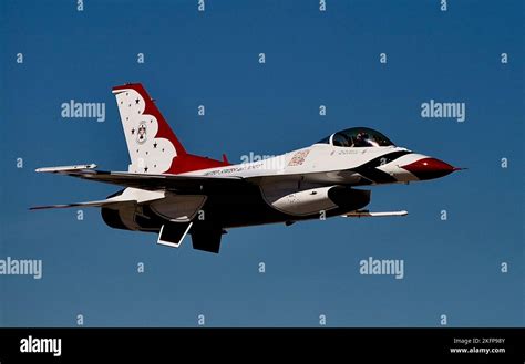 F16 Fighting Falcon Stock Photo - Alamy