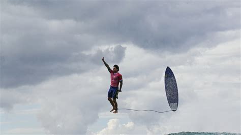 Un photographe a capturé le cliché parfait du record d un surfeur