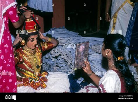 Koodiyattam Koodiattom makeup hectic Preparations backstage in Kerala ...