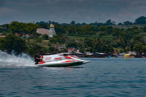 F Powerboat Danau Toba Sukses Digelar Sandiaga Apresiasi Partisipasi