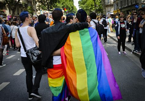 La Gay Pride Placée Sous Le Signe Du Mécontentement Elle