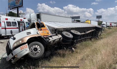 Volcadura de tráiler en la México Querétaro