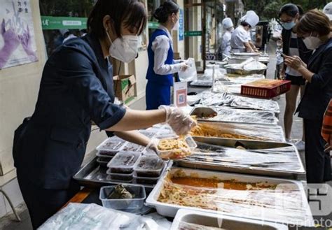 北京继续“暂停堂食” 餐饮店外卖各施所长中新社北京分社