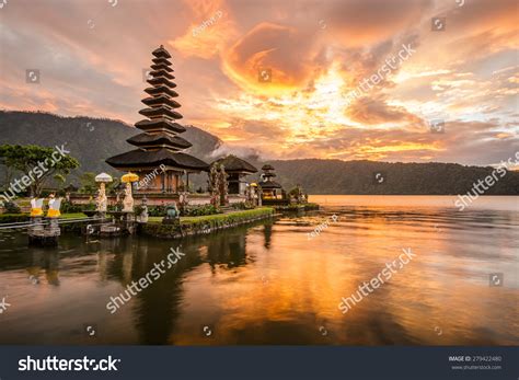 Pura Ulun Danu Bratan Hindu Temple Stock Photo 279422480 | Shutterstock