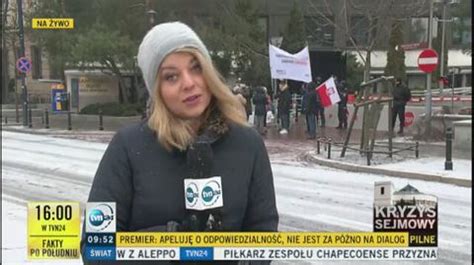 Reporterka TVN24 próbuje wejść do Sejmu TVN Warszawa