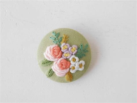 薔薇の花束 ピンク 刺繍ブローチ 【受注製作】 Iichi ハンドメイド・クラフト作品・手仕事品の通販