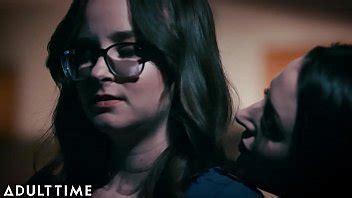 Her First Lesbian Sex When Stunning Brunette Comes To Dinner XNXX