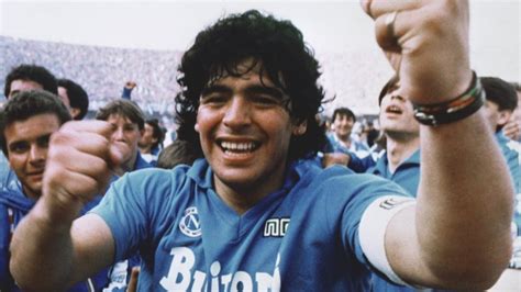 Lo Stadio San Paolo Dedicato A Maradona Il Tempio Del Calcio