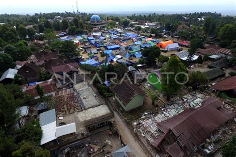 TEMPAT PENGUNGSIAN KORBAN GEMPA LOMBOK ANTARA Foto