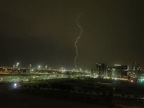 Rain In Uae Lightning Thunder Rainfall In Parts Of Dubai Abu Dhabi